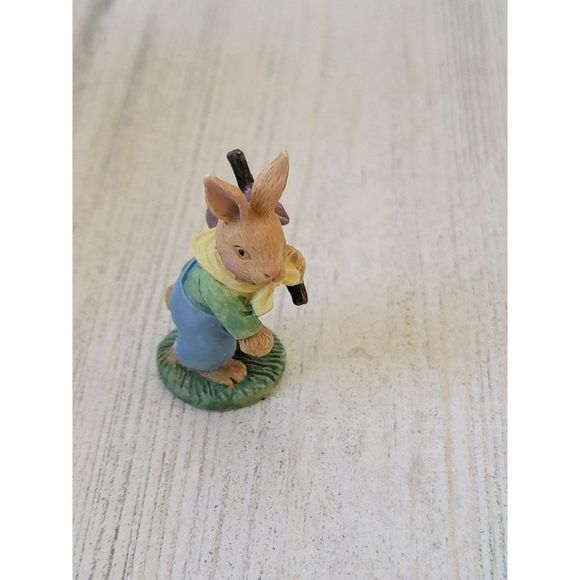 Rabbit traveler Bunny Easter Village accessory mini figure - Picture 1 of 4